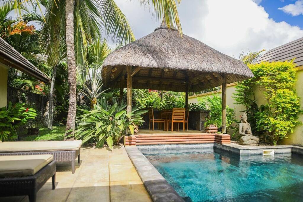 Villa Tropicale Balinaise Intimiste Гранд Байе Екстериор снимка
